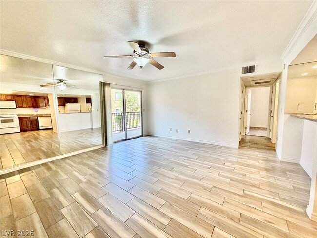 Building Photo - 4410 Sandy River Dr Unit 21