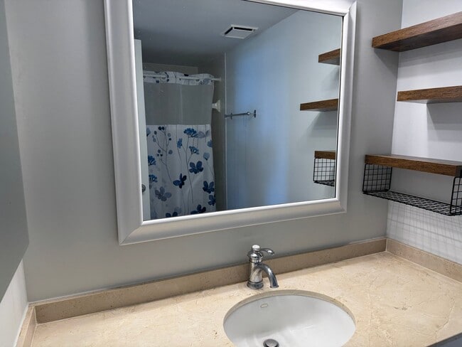 Photo - 10101 Grosvenor Pl Unit 1906