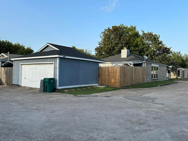 1712 Harrison Ct