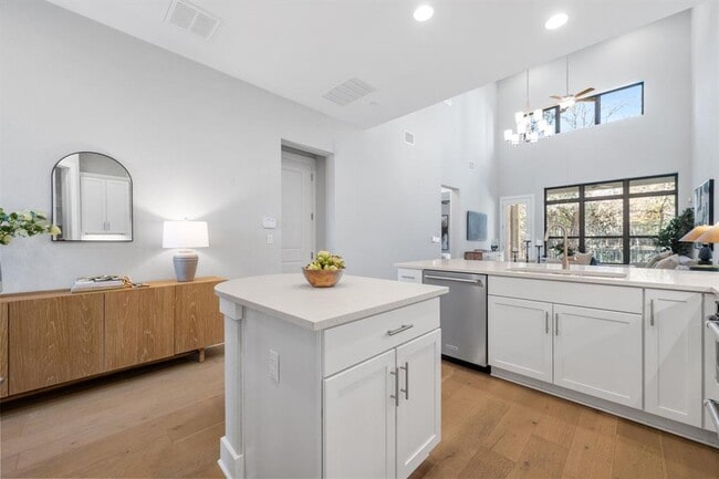 Photo - 4323 Spicewood Springs Rd Unit 9