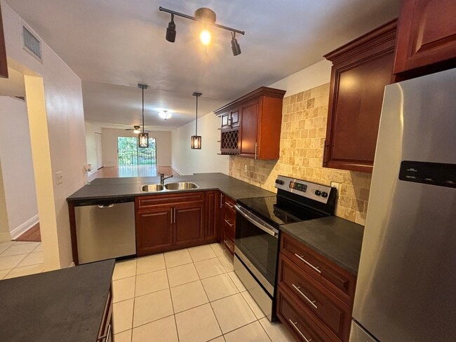 Photo - 2895 SW 22nd Ave Unidad 2060 Rental