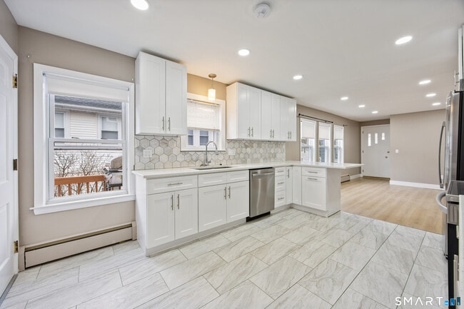 Photo - 87 Putnam St