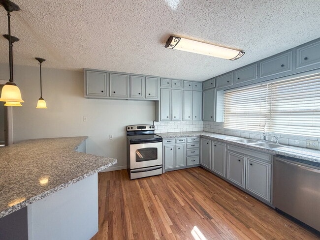 Photo - Maedgen Area | 2 Spacious Bedrooms | 1 Car Garage