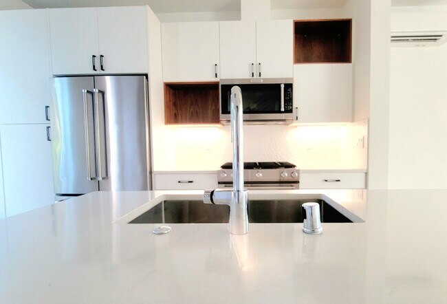 Kitchen details - 1201 S Atlantic St