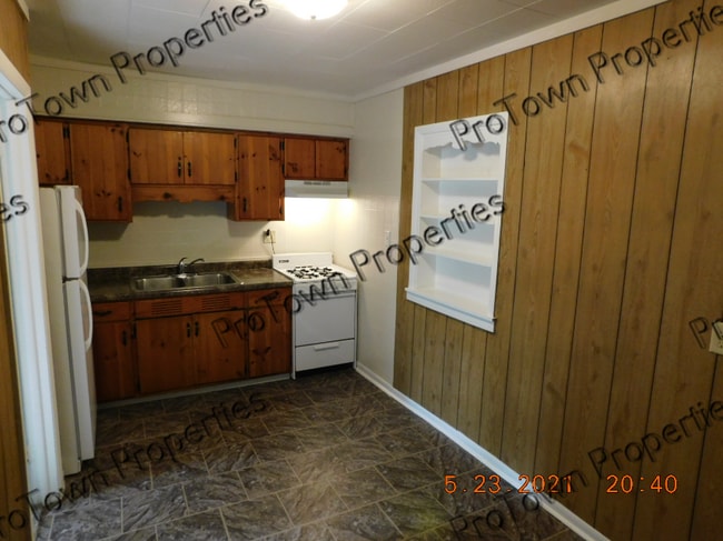 10 Riverview St