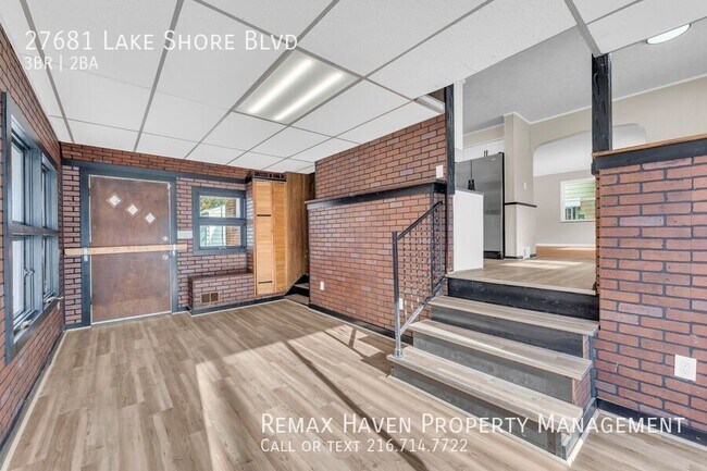 Photo - 27681 Lake Shore Blvd-