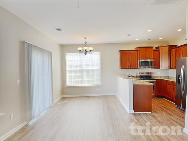 Photo - 651 Braekel Way