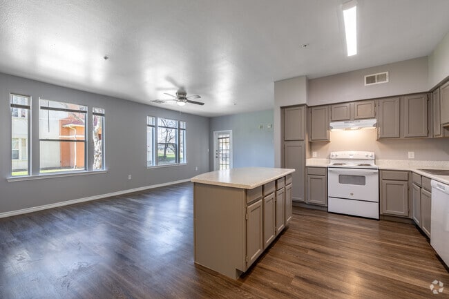 3BR Kitchen/Living