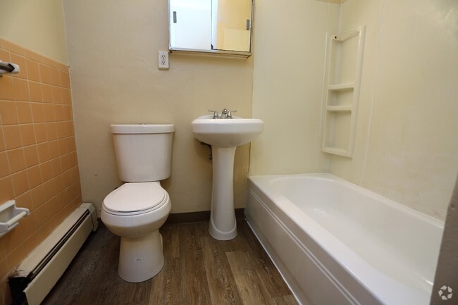 Bathroom 2BR