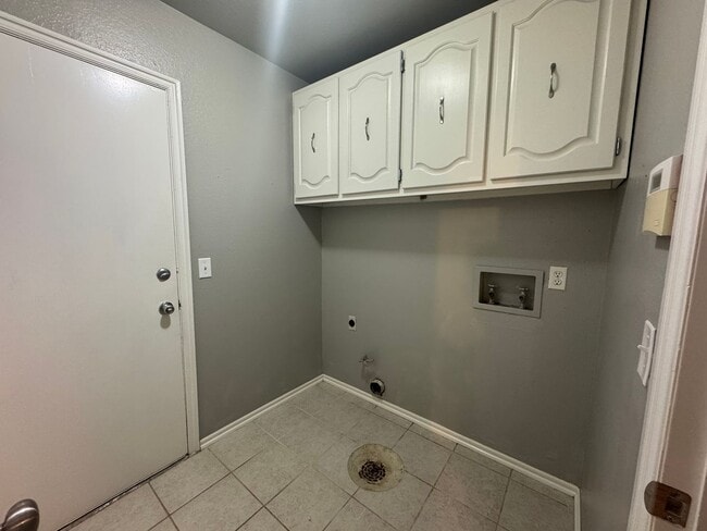Photo - 5716 S Elm Ave