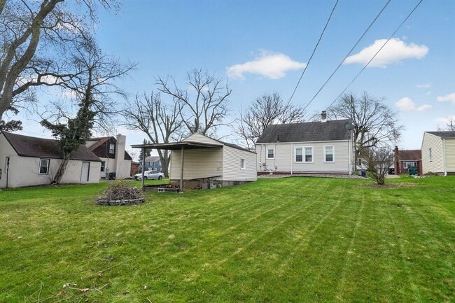 Photo - 1133 Milford St NE