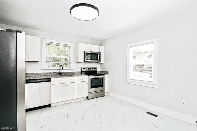 Photo - 2 br, 1 bath 4plex - 2610 Munson Street 3