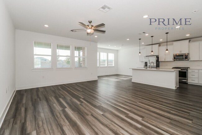 Photo - Large New Build in Pflugerville!