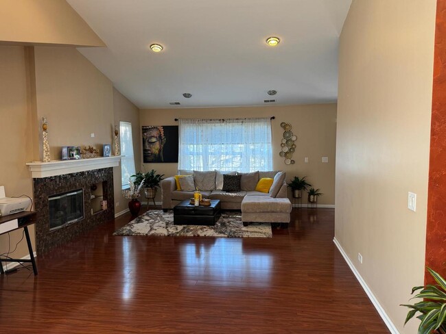 Photo - 587 Saddlebrook Ln
