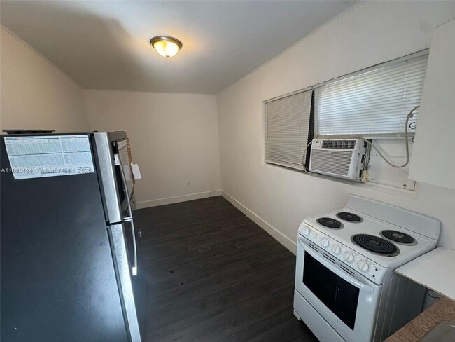 Building Photo - 2700 SW 62nd Ave Unit 5B Rental