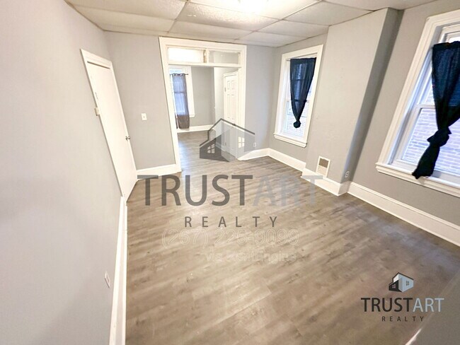 Photo - 330 N 53rd St