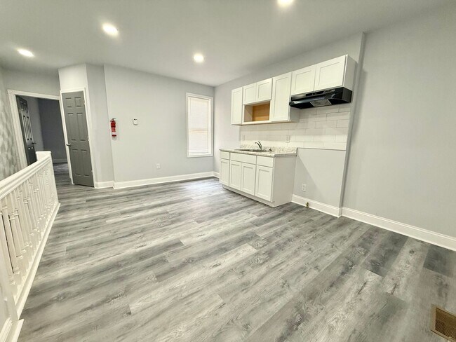 Photo - 918 E Woodlawn St Apartment Unit 2