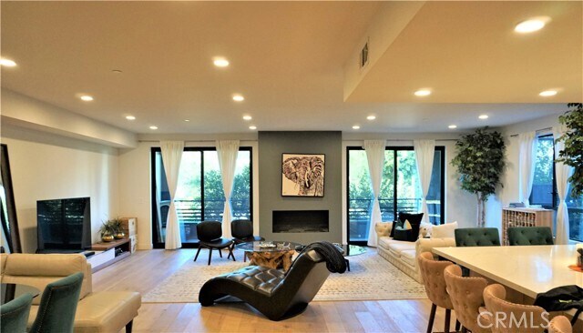 Photo - 5110 Whitsett Ave Unit 105