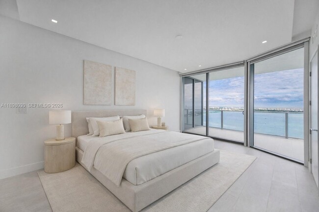 Photo - 700 NE 24th St Unidad 5107