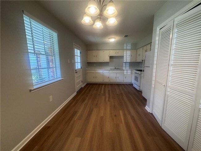 Photo - 212 Transcontinental Dr