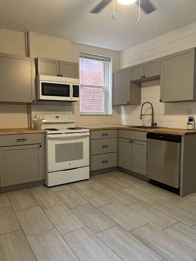Building Photo - 2736 59th St Rental