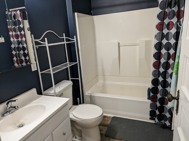 Photo - 626 4th St SE Unit #2 - Upper