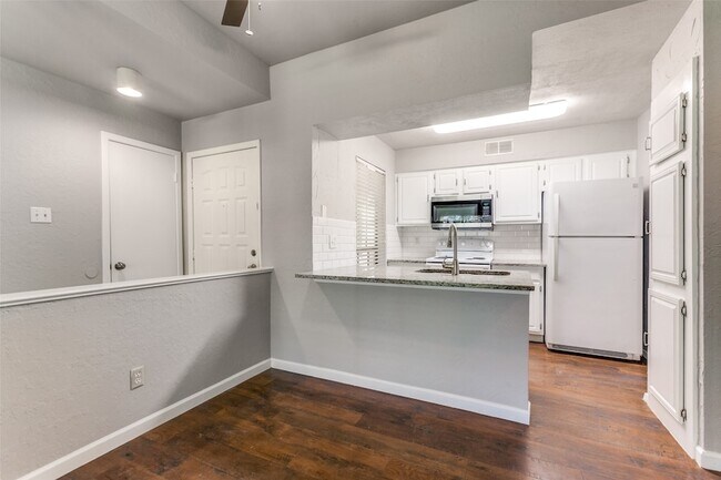 Photo - 3140 Devonshire Dr Unit 133