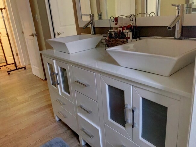 Photo - Beautifully updated house in Burbank Blvd is now available for rent