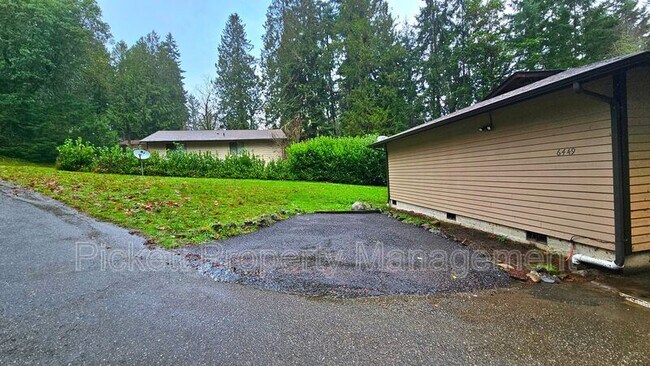 Photo - 6449 Lewis NE Dr