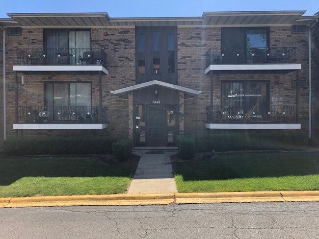 Building Photo - 1441 Carriage Ln Unit Apt 4