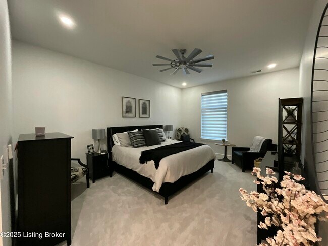 Photo - 324 E Main St