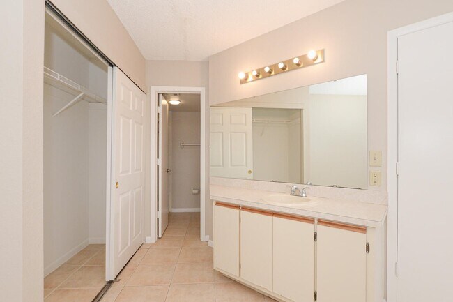 Photo - MIDPORT PLACE II BLDG I Unidad 103