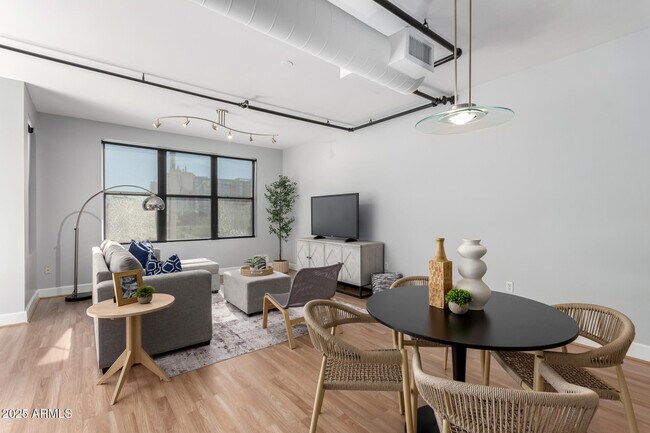 Building Photo - 1326 N Central Ave Unit 307