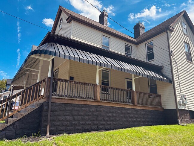 38 Hall Ave