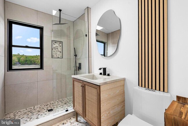 Photo - 39 Upper Lakeview Ave