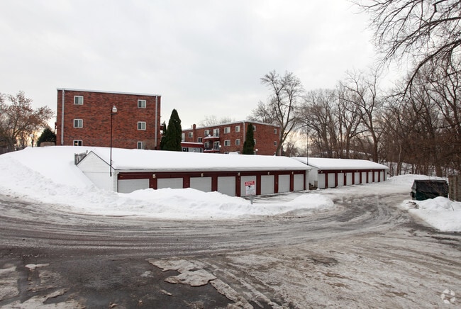 Garages - Riverwood Apartments