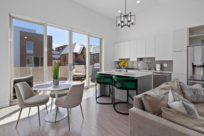 Photo - 2820 John R St