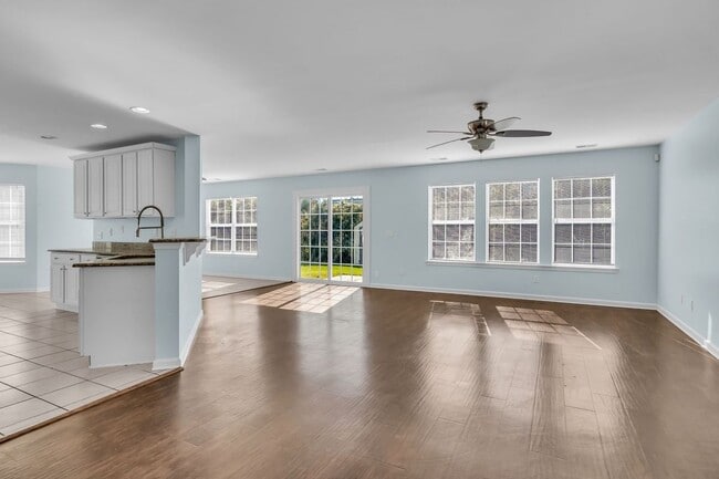 Photo - 2233 Blakers Blvd