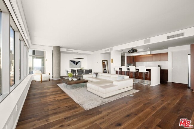 Photo - 1155 S Grand Ave Unidad 1502