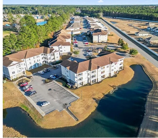 Photo - Stunning Top-Floor 2-Bedroom Retreat with ...