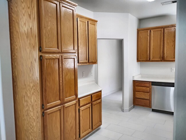 Photo - 628 Gateway Dr
