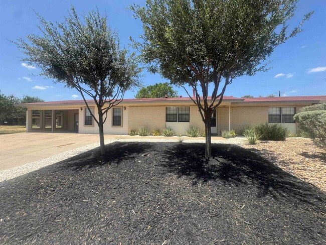Building Photo - 626A Birchwood Ln