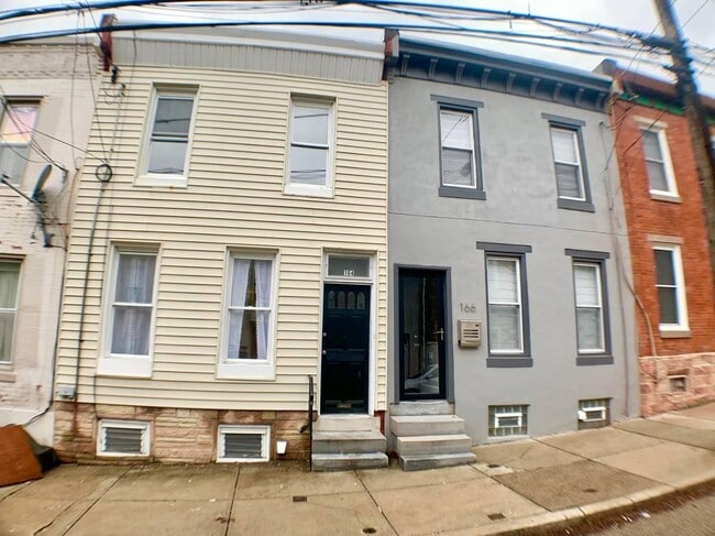 Building Photo - 164 Markle St