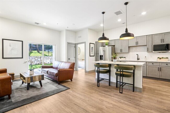 Building Photo - 2450 Wickersham Ln Unit 2023