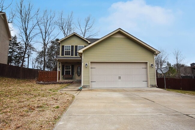 Building Photo - Pet Friendly Three Bedroom! Rental
