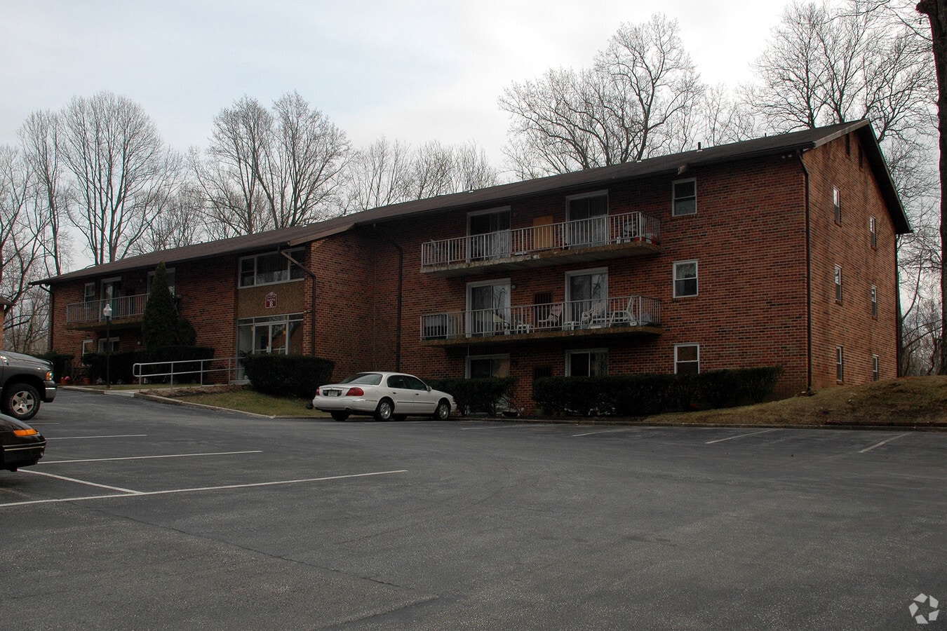 Lawrence Hill Apartments - Lawrence Hill Apartments