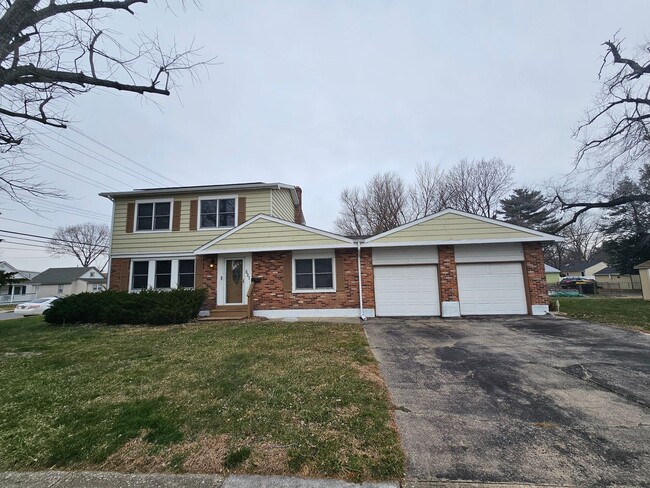 Photo - 621 William St