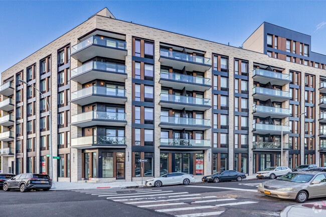 71-82 Parsons Blvd - PARLUXE Apartments