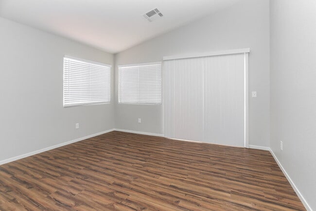 Photo - 3445 Golden Pedal St