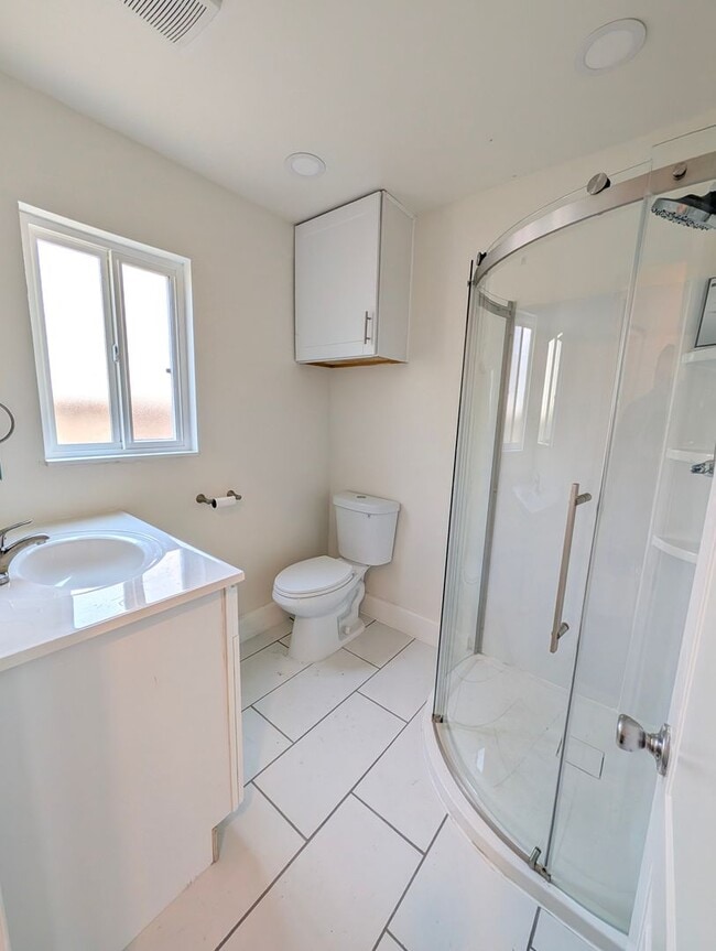 Photo - 5207-5209 Cartwright Ave. Unidad 5207